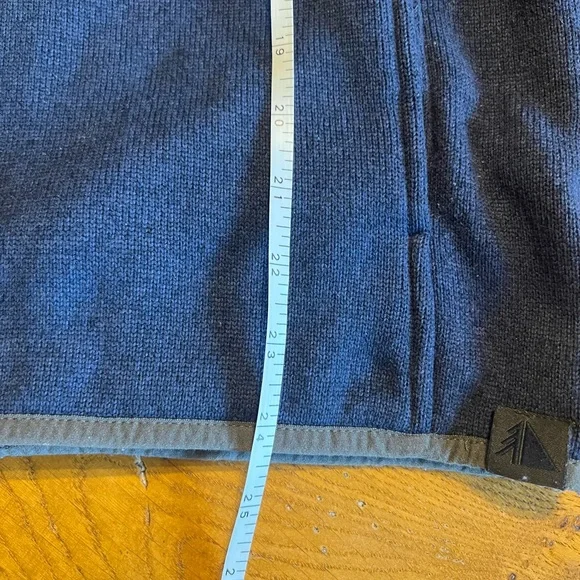 L.L. Bean Men's Deep Blue Zip Up Sweater - Picture 8 of 11